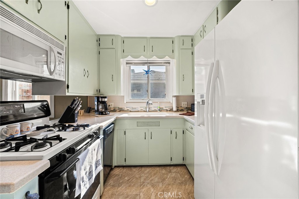 538 W F Street Property Photo 14