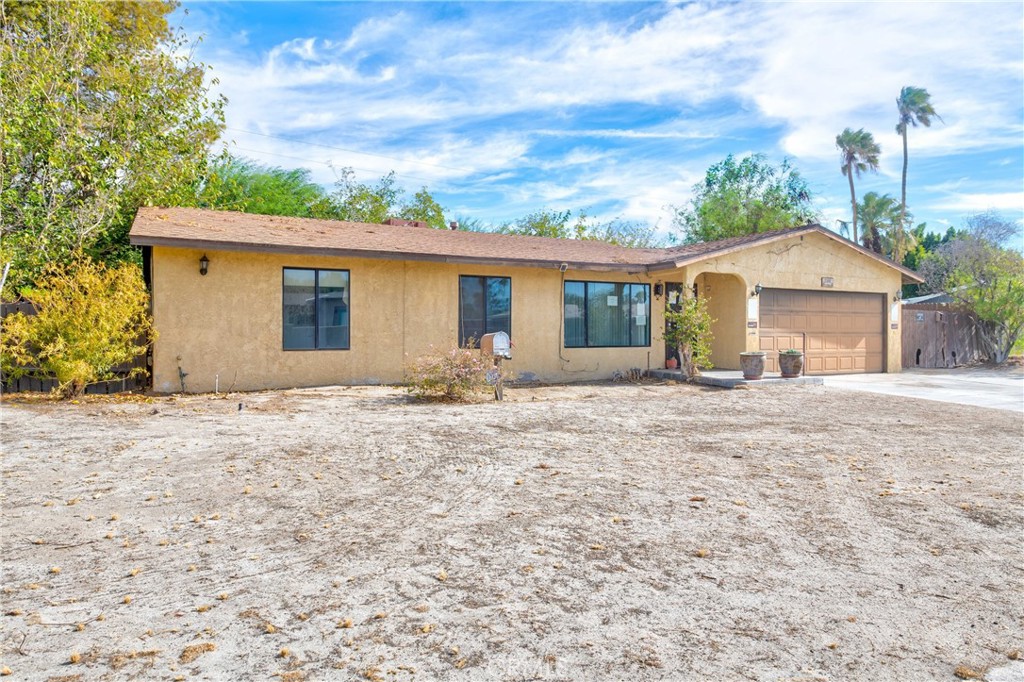 2302 E Wayne Property Photo 2
