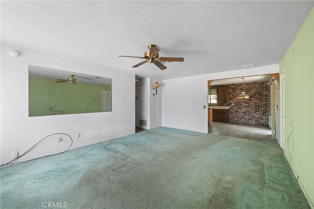 2302 E Wayne Property Photo 3