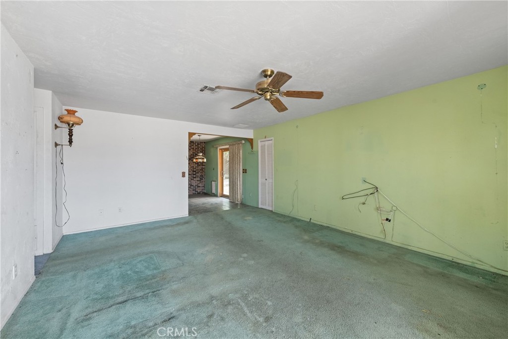 2302 E Wayne Property Photo 4