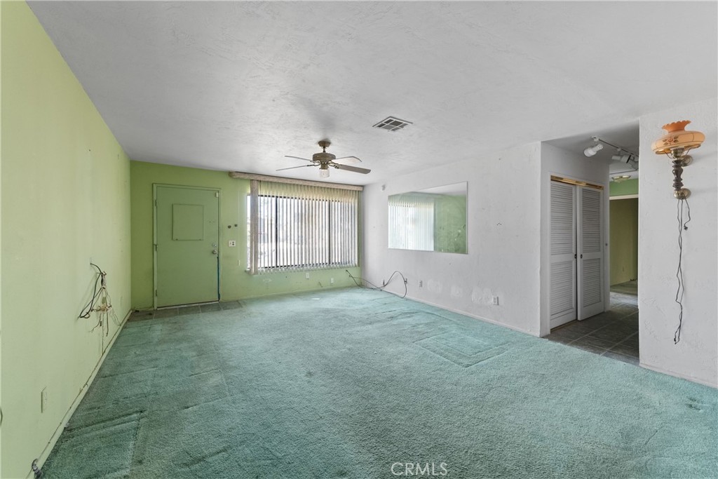 2302 E Wayne Property Photo 5