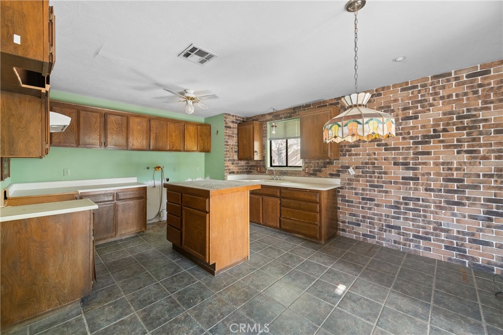 2302 E Wayne Property Photo 7