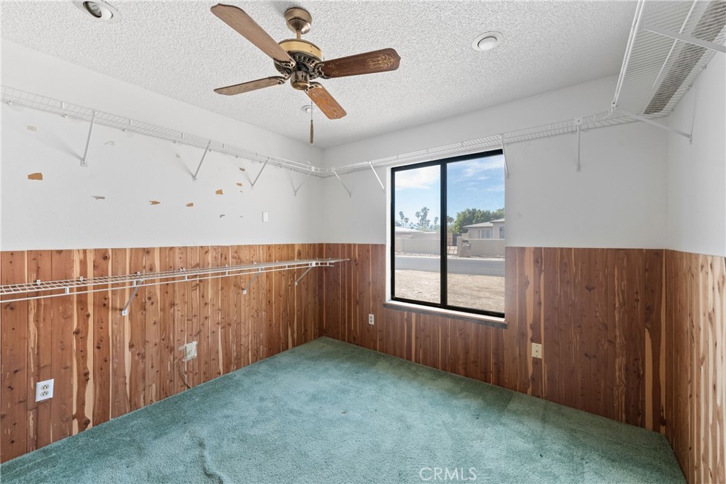 2302 E Wayne Property Photo 10