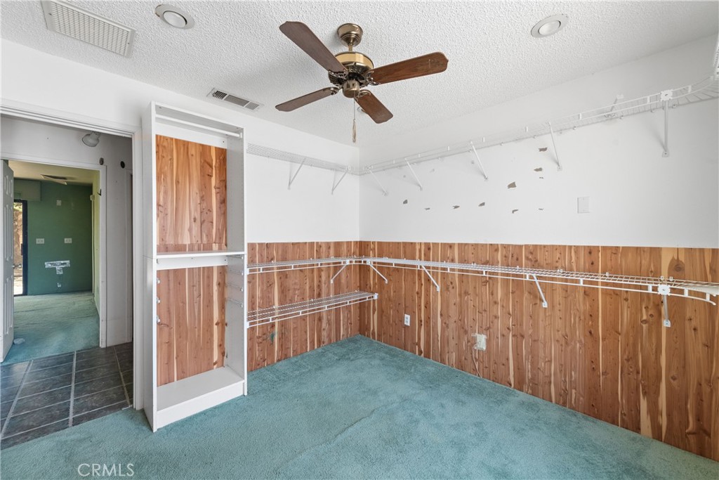 2302 E Wayne Property Photo 11
