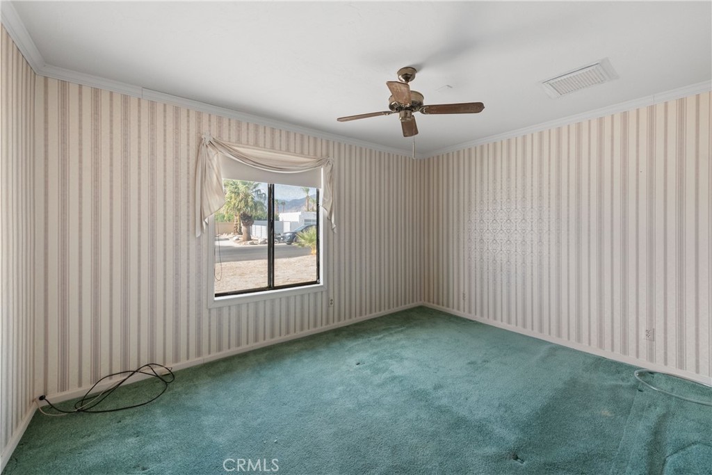 2302 E Wayne Property Photo 12