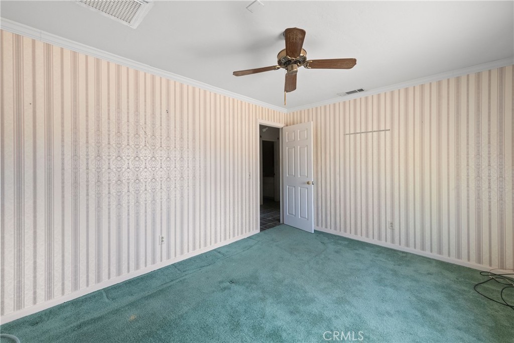 2302 E Wayne Property Photo 13