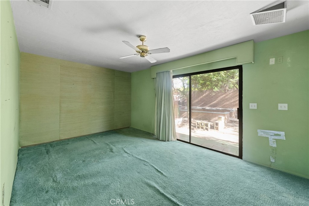 2302 E Wayne Property Photo 16