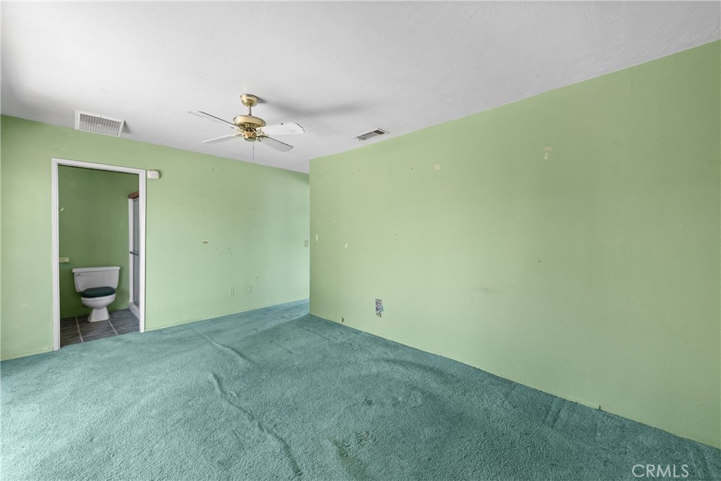 2302 E Wayne Property Photo 17