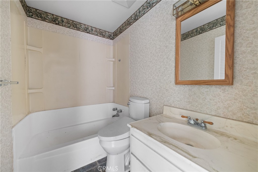 2302 E Wayne Property Photo 19