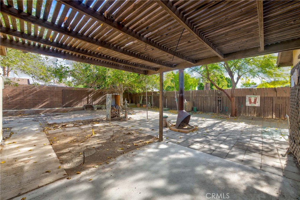 2302 E Wayne Property Photo 20
