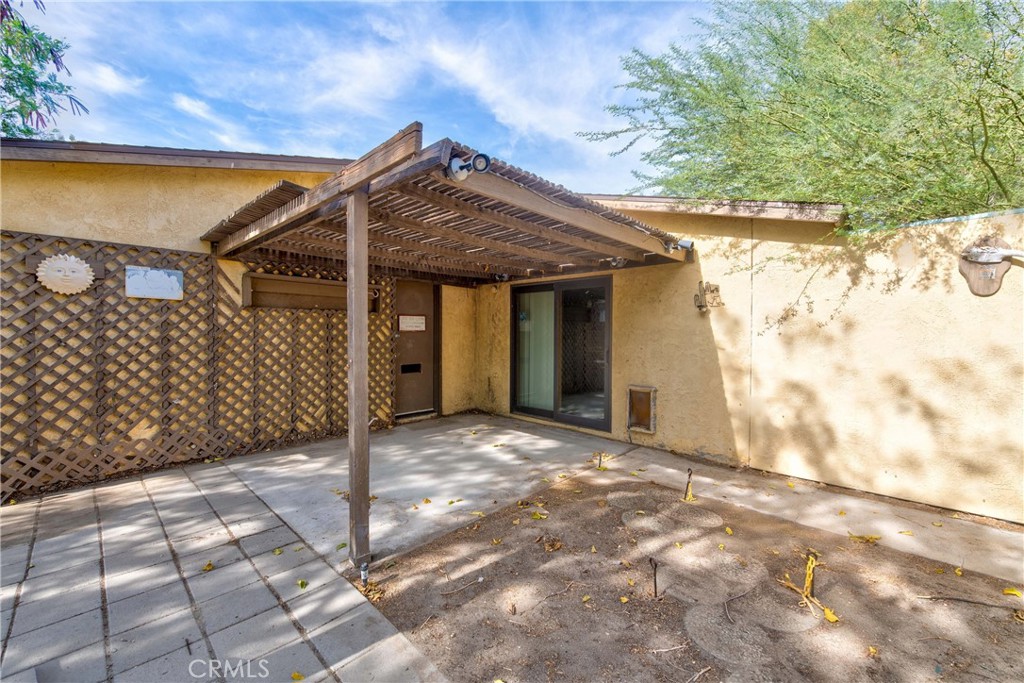2302 E Wayne Property Photo 21
