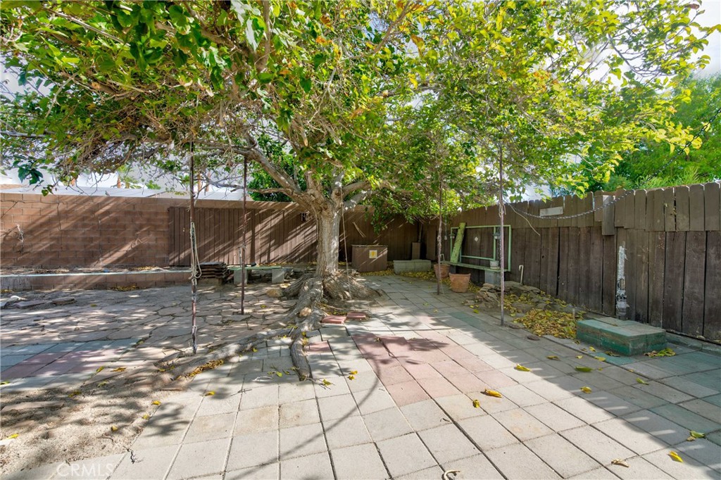 2302 E Wayne Property Photo 22
