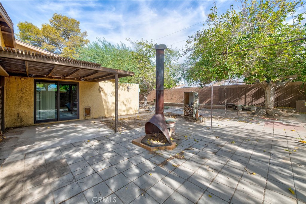2302 E Wayne Property Photo 24