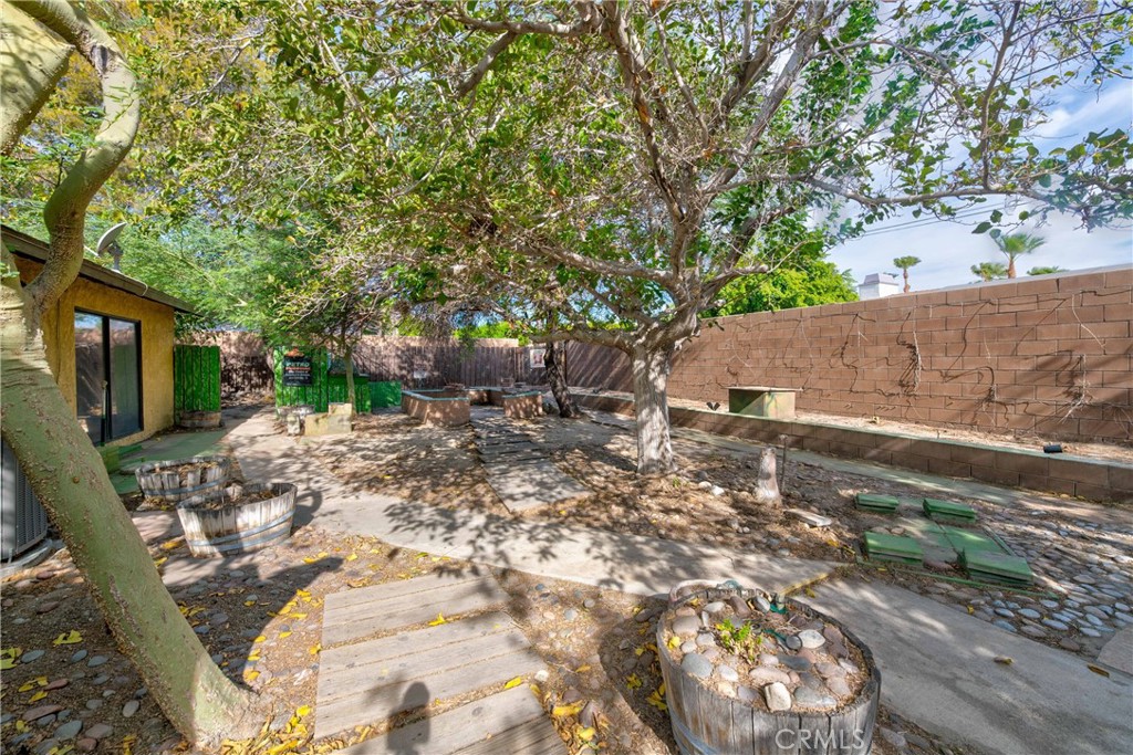2302 E Wayne Property Photo 25