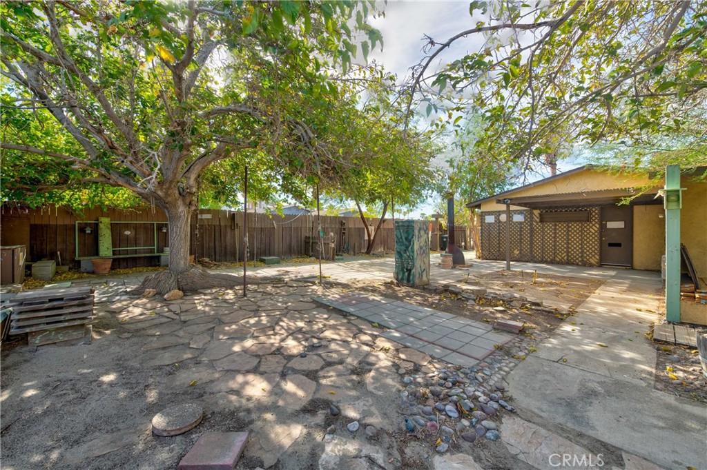 2302 E Wayne Property Photo 26