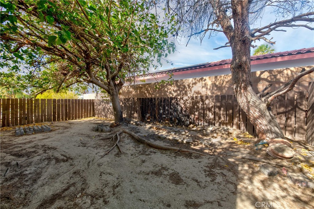 2302 E Wayne Property Photo 28