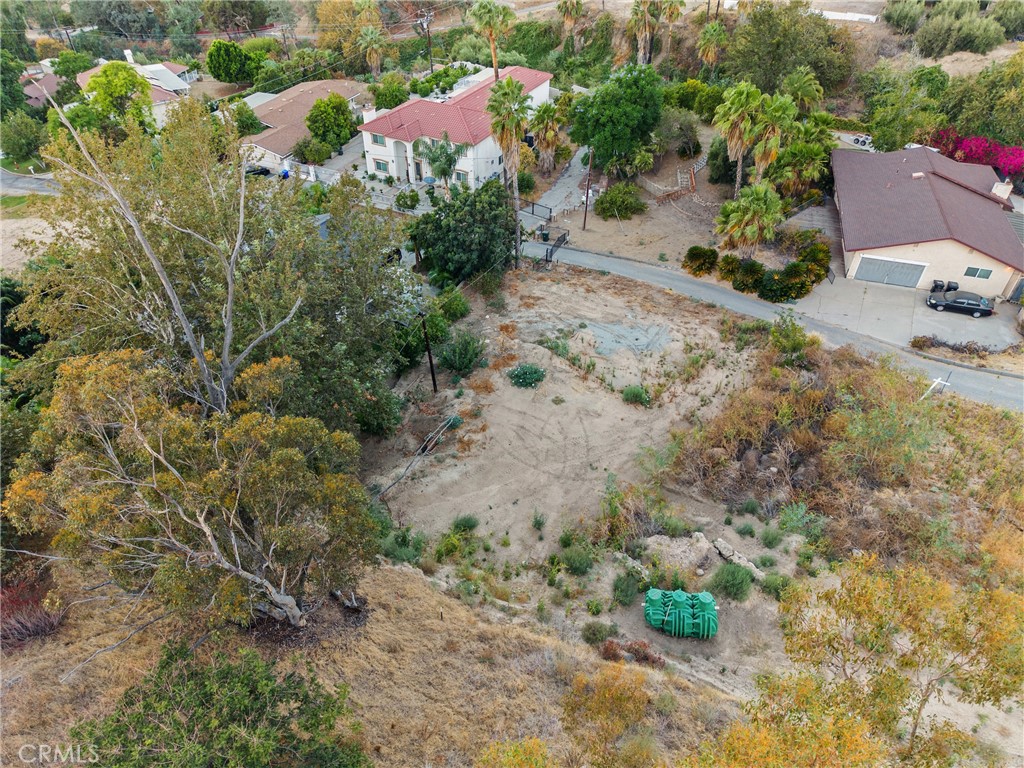 4751 N Golden Property Photo 3