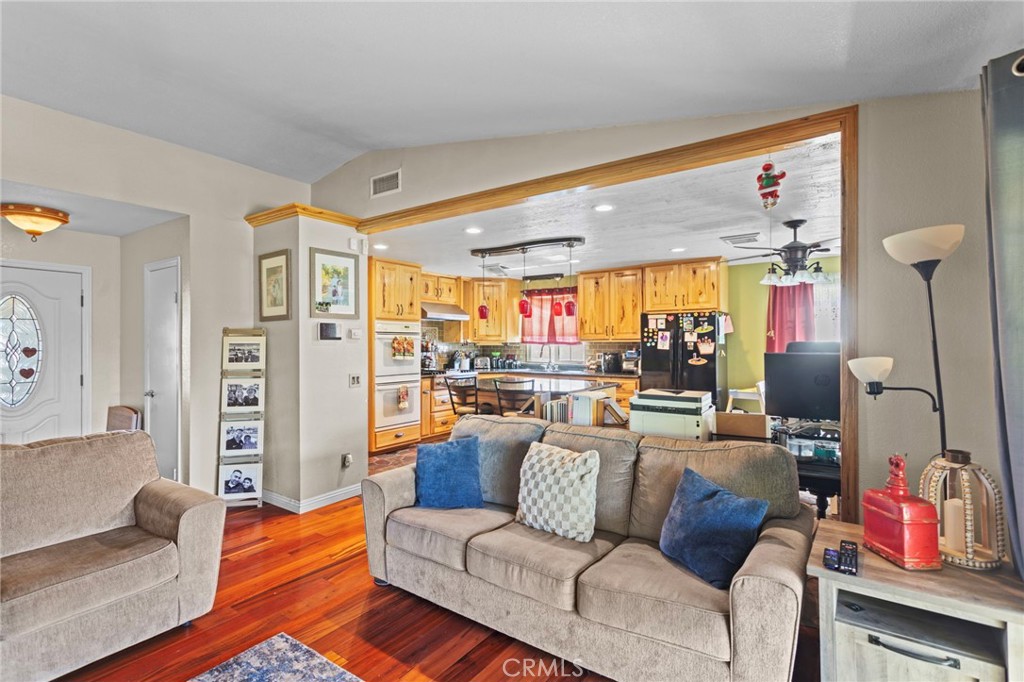 9257 Devon Property Photo 6