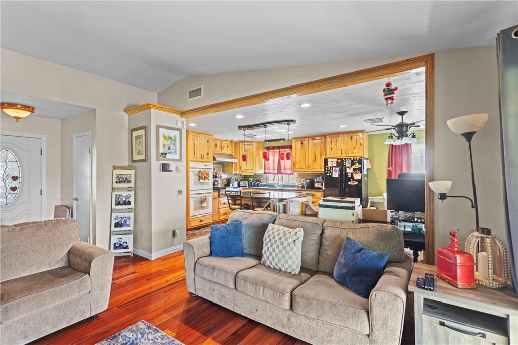 9257 Devon Property Photo 6