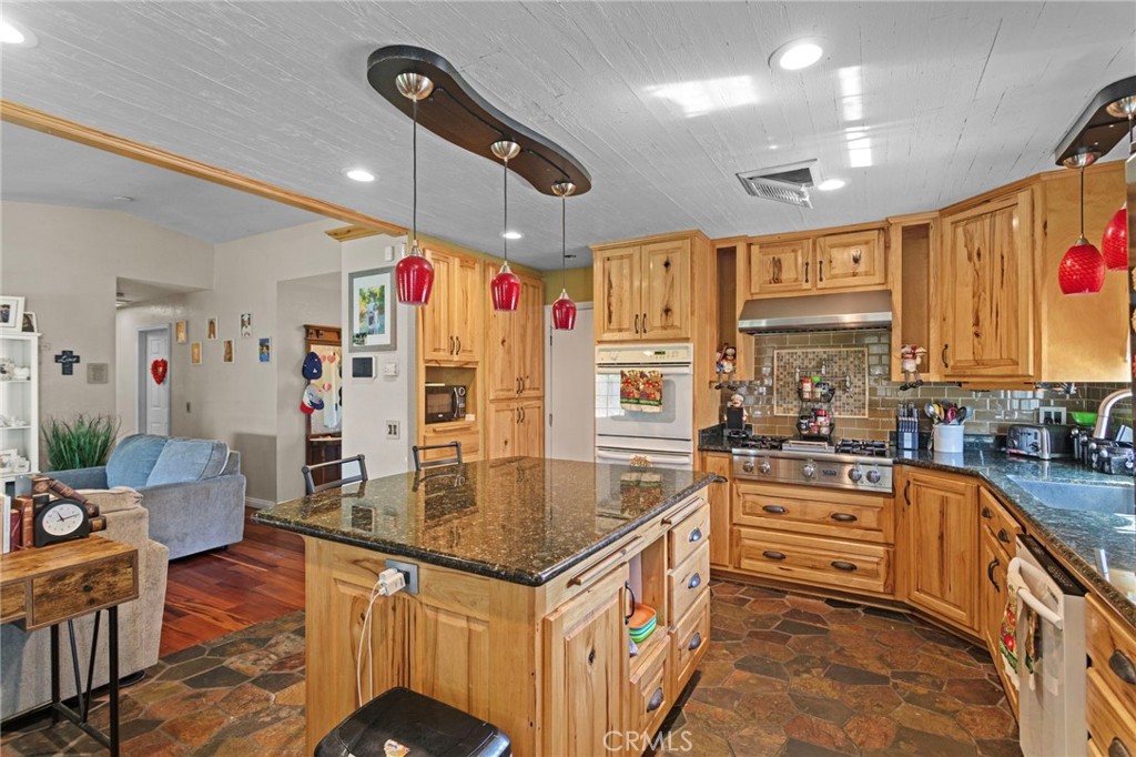 9257 Devon Property Photo 9