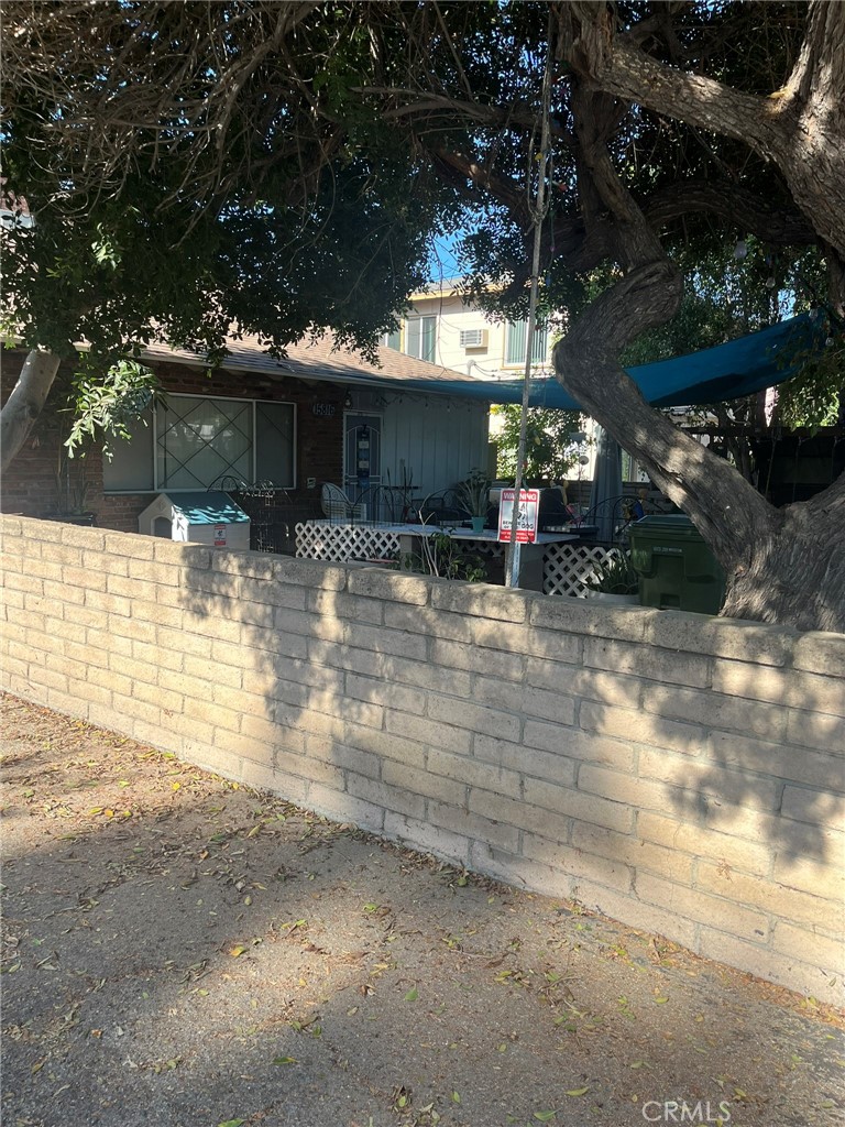 15816 Sherman Way Property Photo 1
