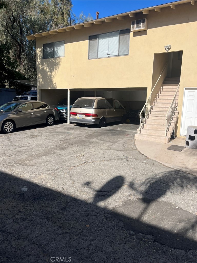 15816 Sherman Way Property Photo 3