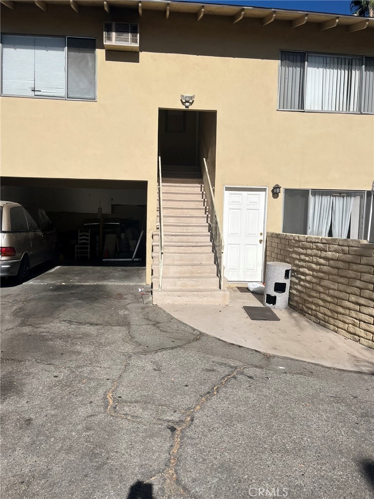 15816 Sherman Way Property Photo 4