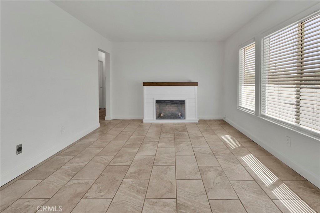 18200 Hercules Property Photo 3