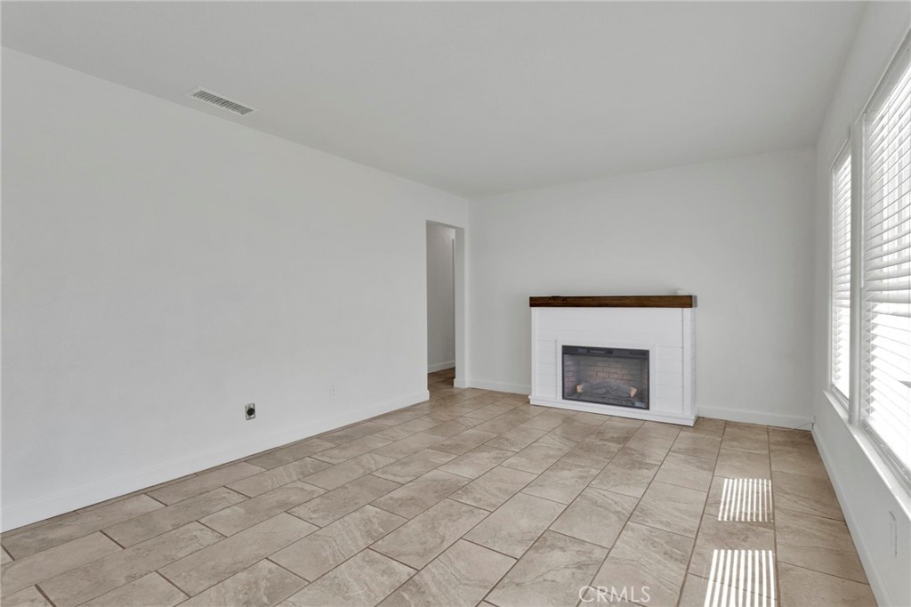 18200 Hercules Property Photo 4