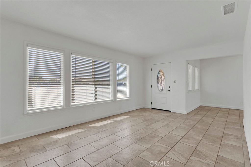18200 Hercules Property Photo 6