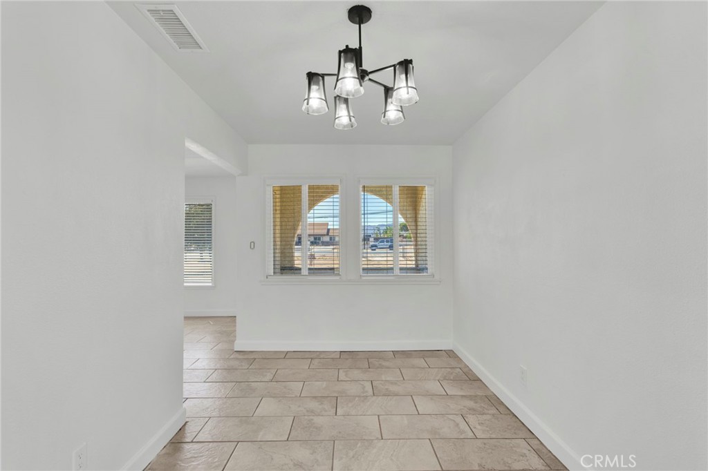 18200 Hercules Property Photo 7