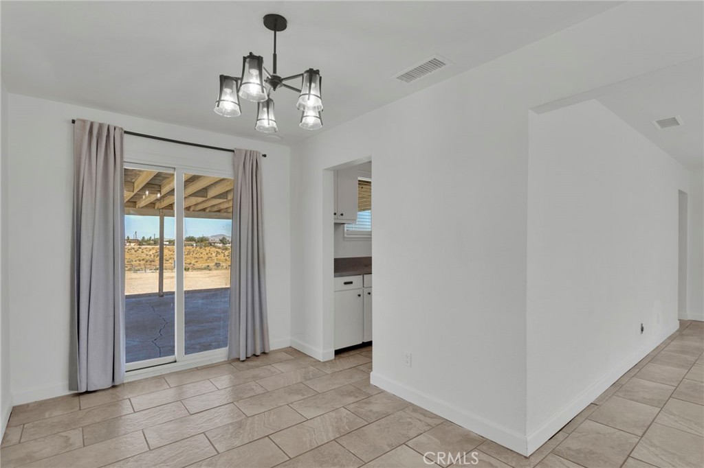 18200 Hercules Property Photo 8