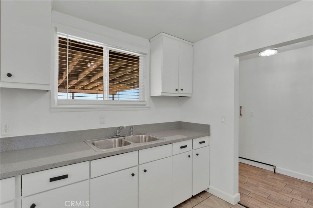 18200 Hercules Property Photo 10
