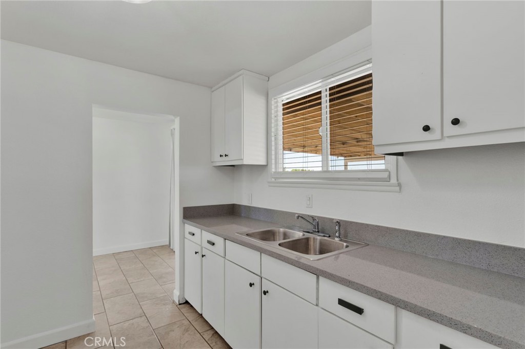 18200 Hercules Property Photo 11