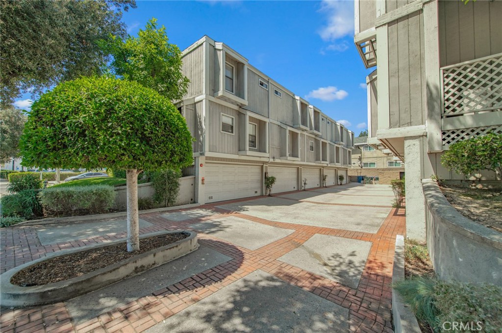 965 E Del Mar Boulevard 4 Property Photo 2