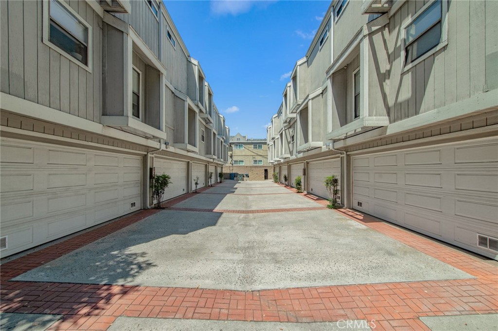965 E Del Mar Boulevard 4 Property Photo 3
