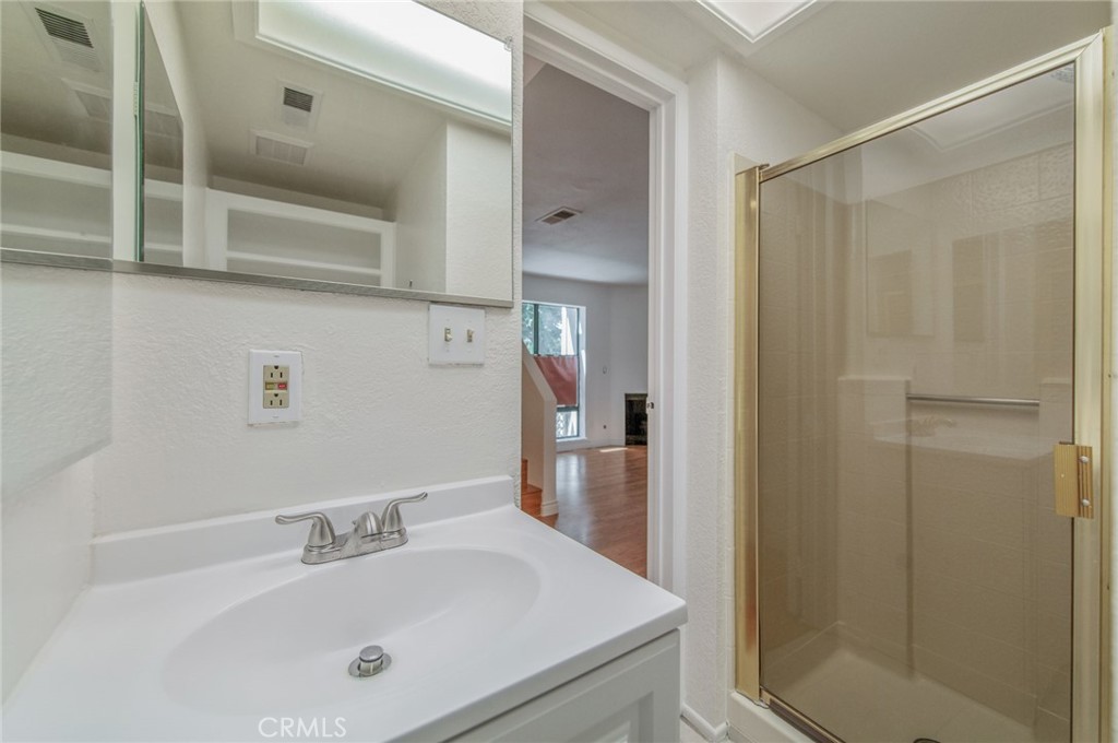 965 E Del Mar Boulevard 4 Property Photo 18