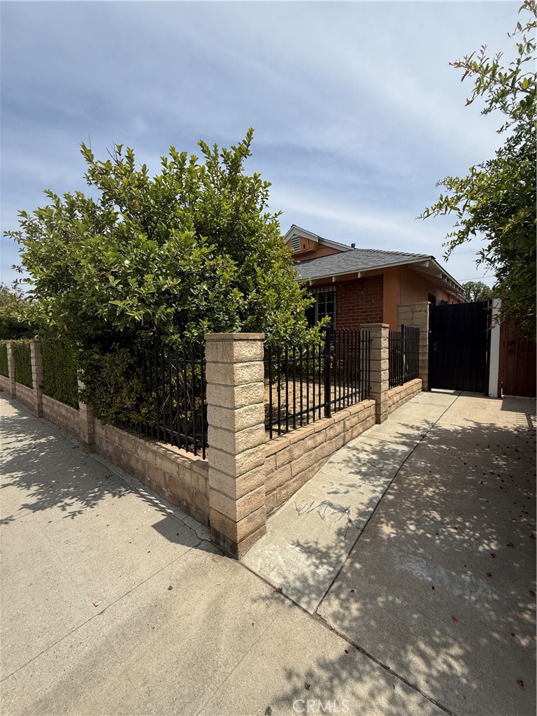 6030 Coldwater Canyon Property Photo 3