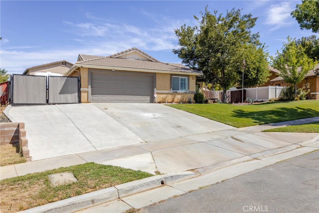 774 Pinnacle Street Property Photo 4