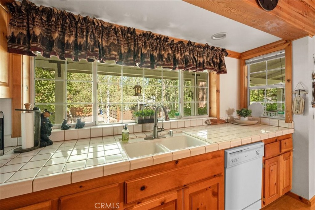 416 Pineview Property Photo 12