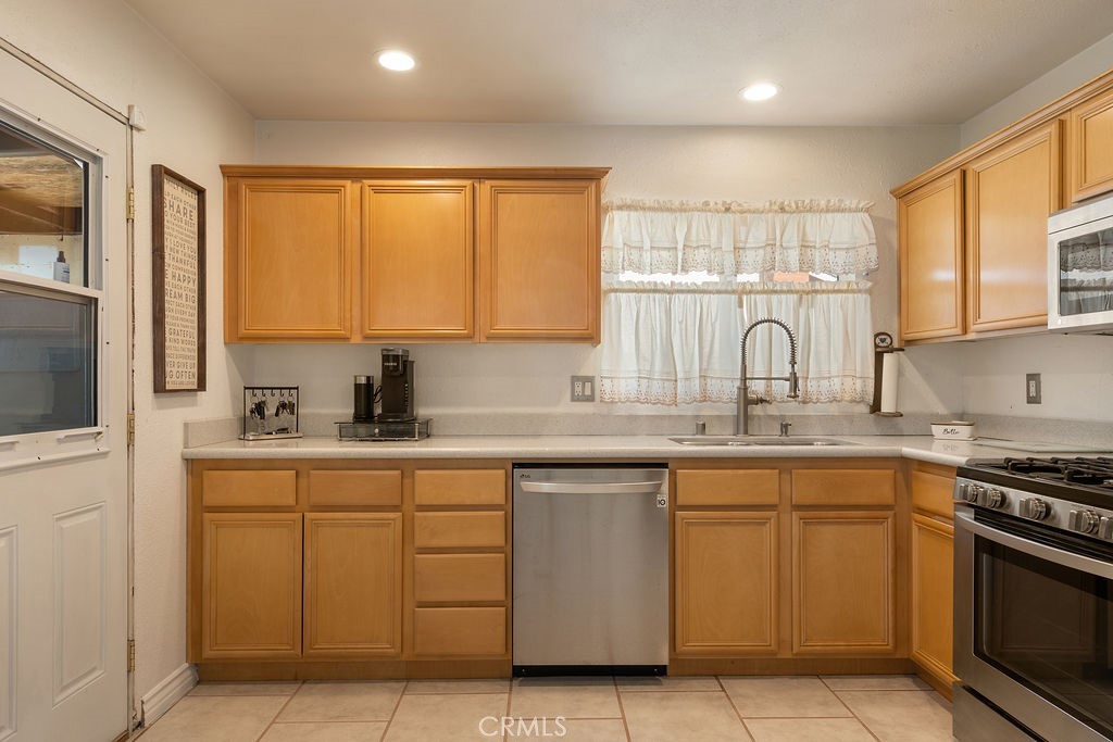 8671 La Vine Property Photo 4