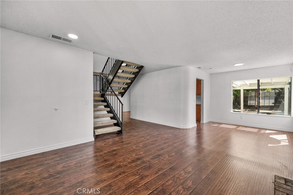 7553 Niagara Property Photo 4