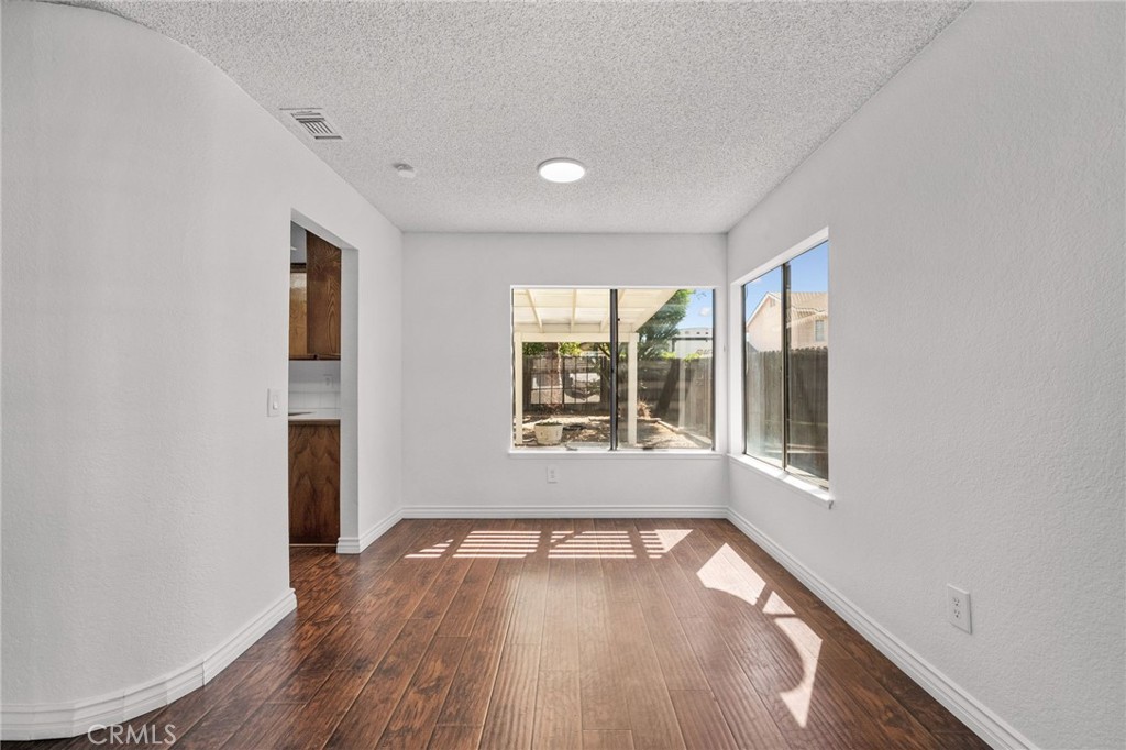 7553 Niagara Property Photo 6