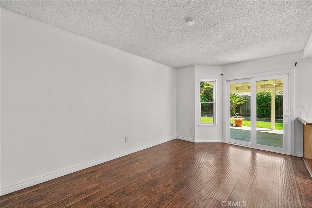 7553 Niagara Property Photo 7