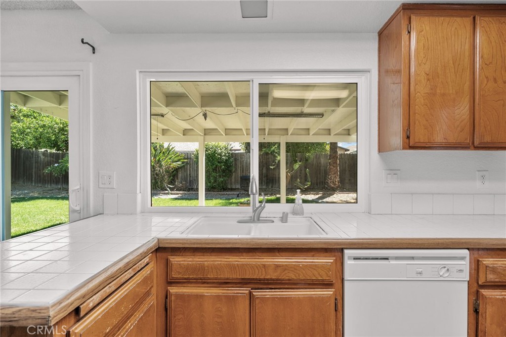 7553 Niagara Property Photo 12