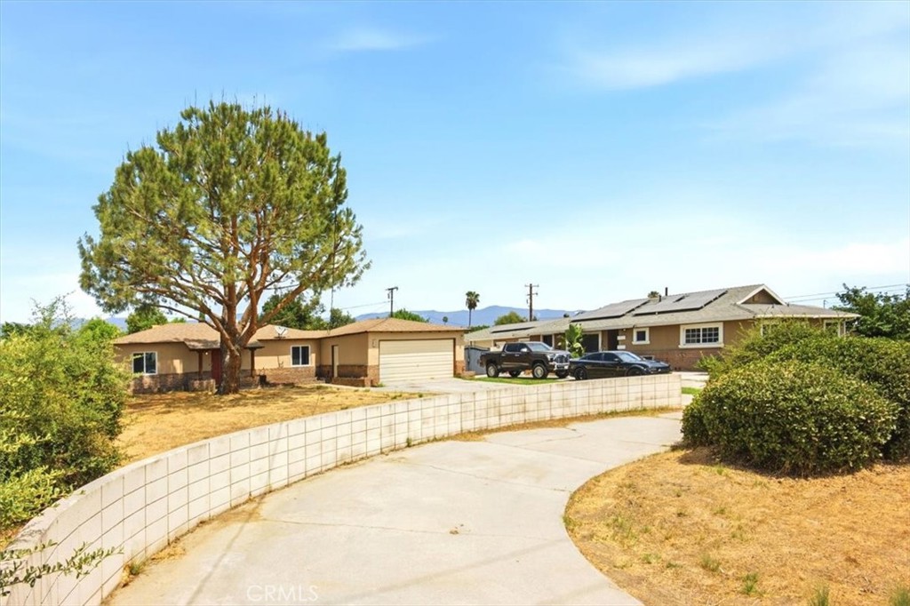 548 E Etiwanda Property Photo 5