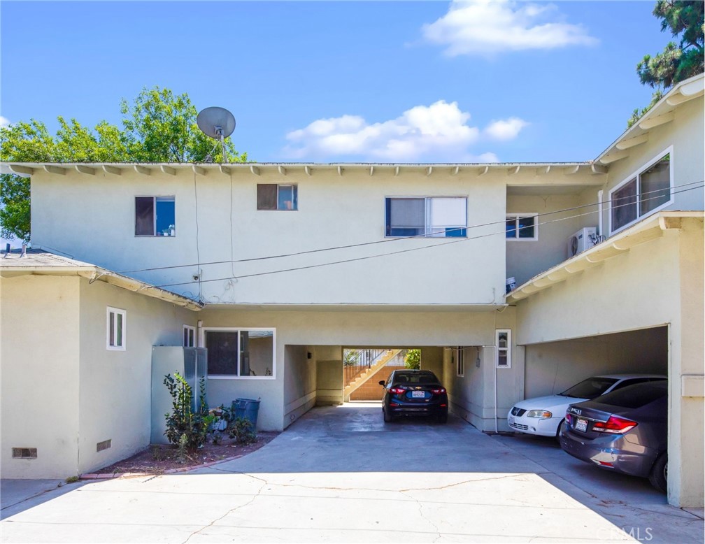 1109 S Spruce Street Property Photo 8