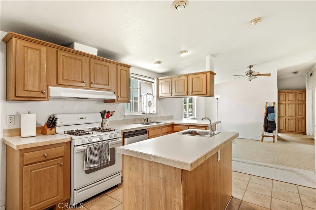 5815 E La Palma Avenue 190 Property Photo 6