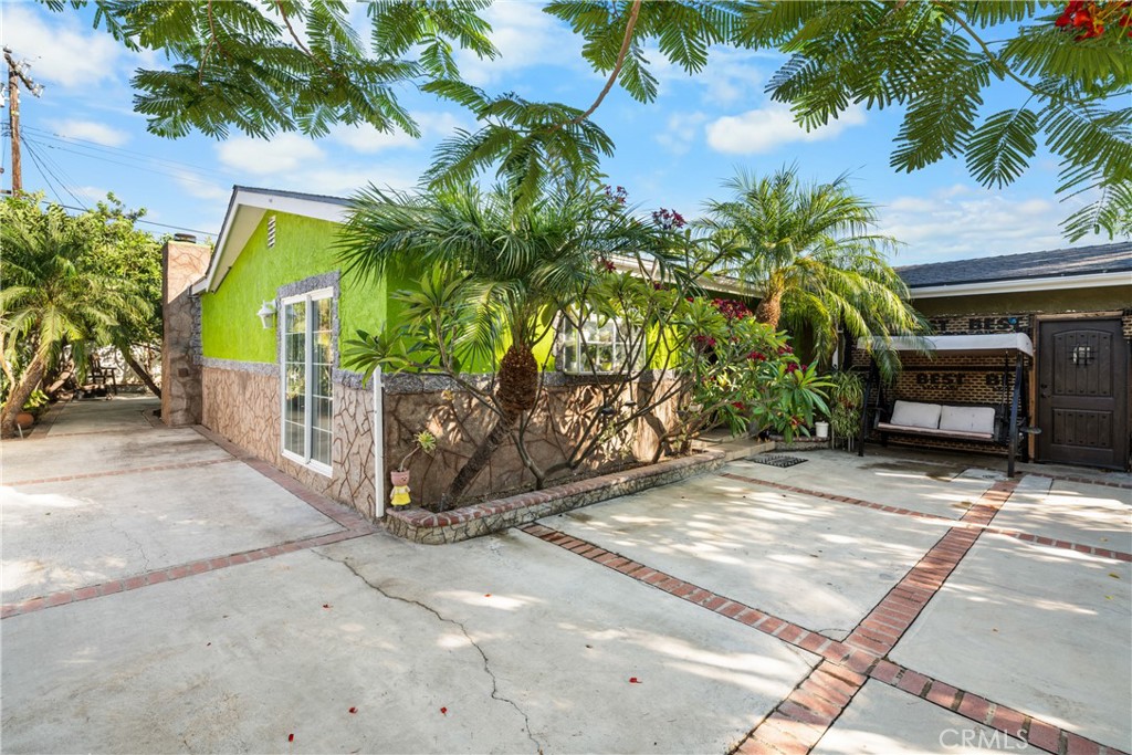 438 Cabana Property Photo 2