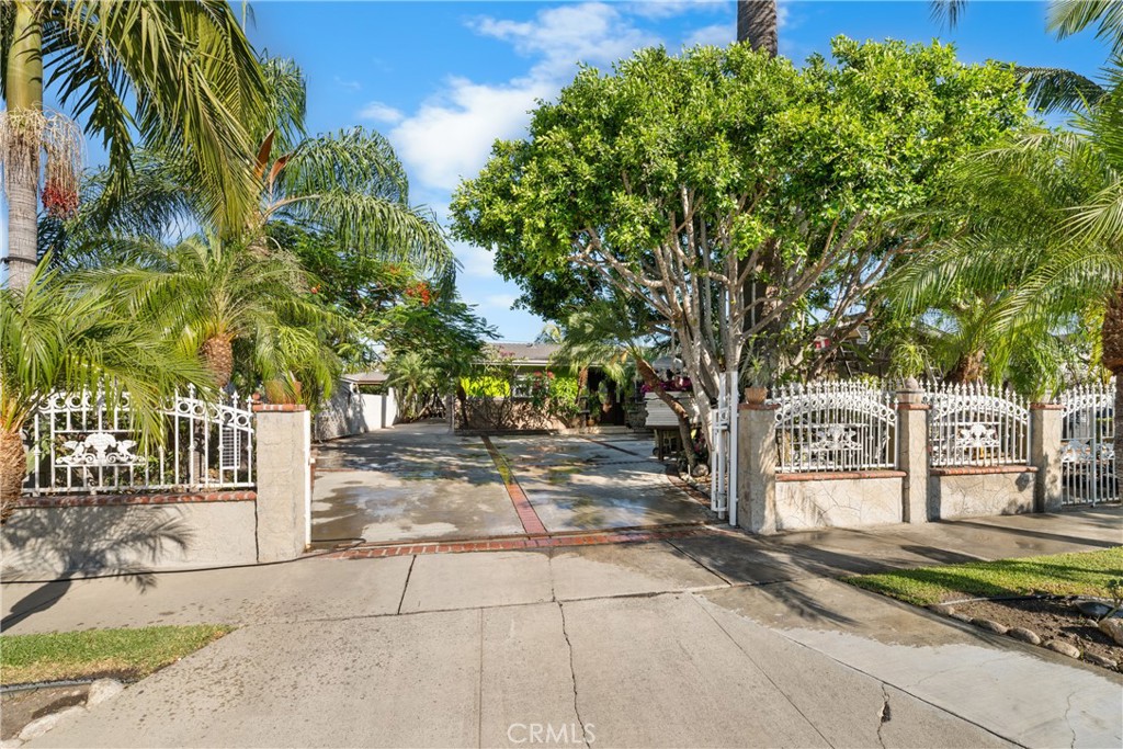 438 Cabana Property Photo 3